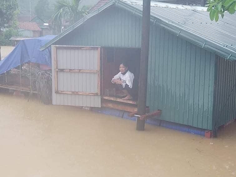 Rốn lũ Tân Hóa (Minh Hóa, Quảng Bình) có hơn 100 hộ dân bị nước lũ ngập sâu.