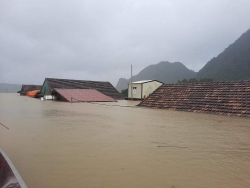 Quảng Bình chìm trong biển nước, hơn 40.000 ngôi nhà ngập sâu trong lũ