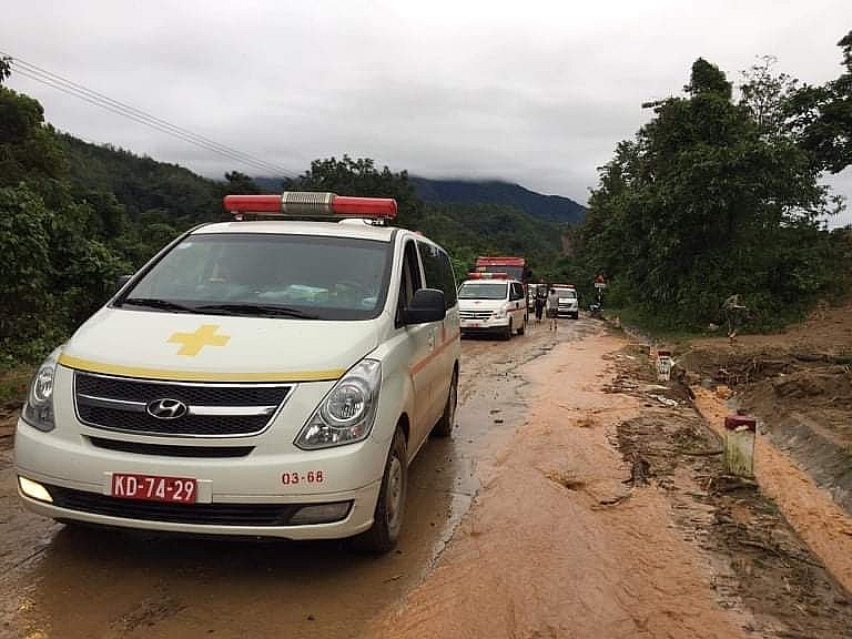 Những chuyến xe đưa thi thể các đồng chí về TP.Đông Hà, T. Quảng Trị trong chiều nay.