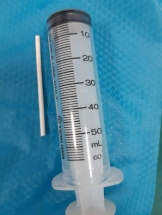 Bé 2 tuổi nuốt que kẹo mút dài 5cm vào dạ dày