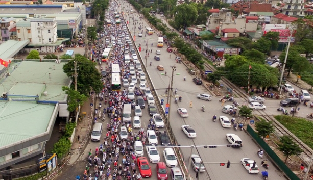 dong nguoi tro ve thu do sau tet duong lich