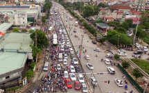 dong nguoi tro ve thu do sau tet duong lich