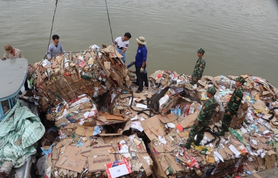 don bien phong cua khau bat giu 14 tan phe lieu nhap lau