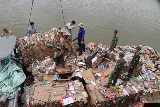 don bien phong cua khau bat giu 14 tan phe lieu nhap lau
