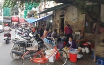 ha noi nhuc nhoi tinh trang lan chiem long duong via he tai phuong nguyen trai