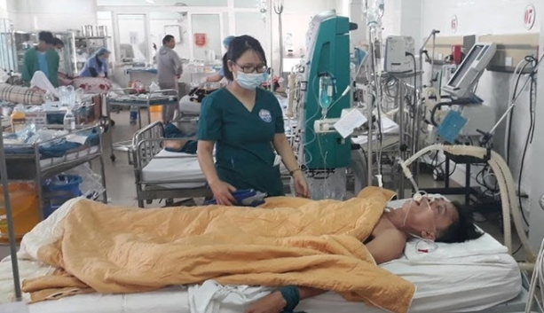 bac si truyen gan 5 lit bia cuu song benh nhan ngo doc ruou