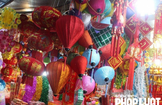 Không khí tết Kỷ Hợi 2019 ngập tràn phố cổ Hà Nội