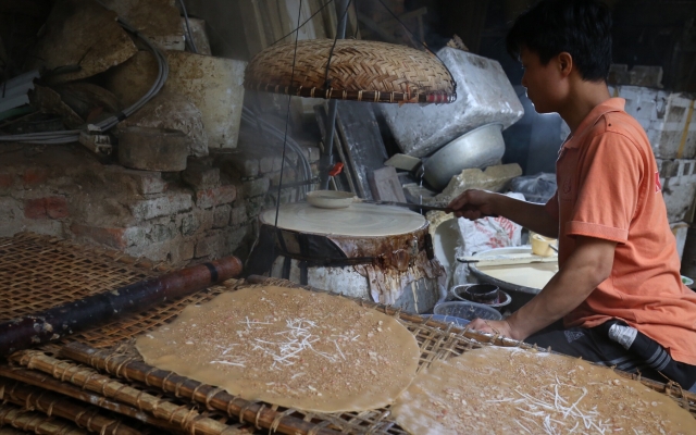 Chùm ảnh: Đến thăm làng Thổ Hà làm bánh đa nướng nổi tiếng miền Bắc