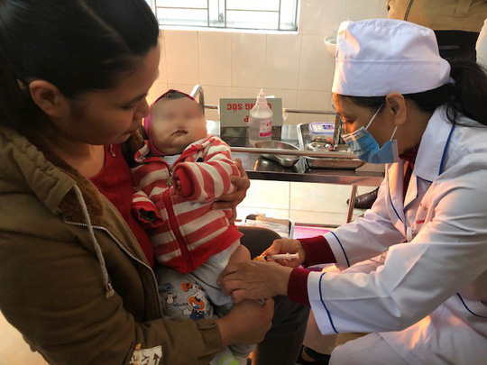 Những ngày qua, hàng ngàn trẻ nhỏ ở Hà Nội đã được tiêm vắc-xin ComBE Five