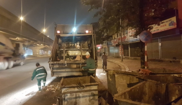 huy dong toan bo nhan luc phuong tien giai cuu rac roi ha noi ngay trong dem