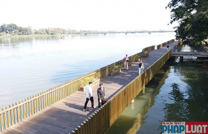 Vào chiều tối 15/1, cây cầu gỗ lim nổi tiếng trên sông Hương sẽ được khánh thành