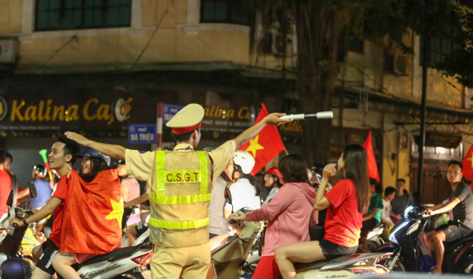 Lực lượng CATP Hà Nội làm nhiệm vụ bảo vệ an ninh trật tự, an toàn giao thông