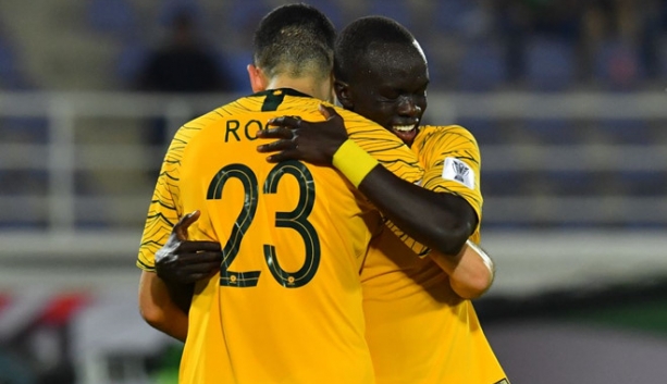 australia thang nhoc syria mon qua y nghia cho dtvn