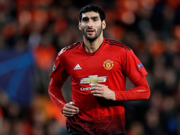 Fellaini không còn chỗ đứng trong đội hình MU.