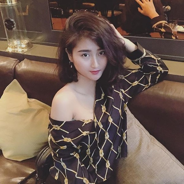 Cận cảnh nhan sắc của bạn gái Huy Hùng.