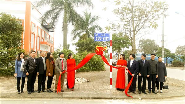 ha noi gan bien ten tuyen pho chinh trung cuu viet