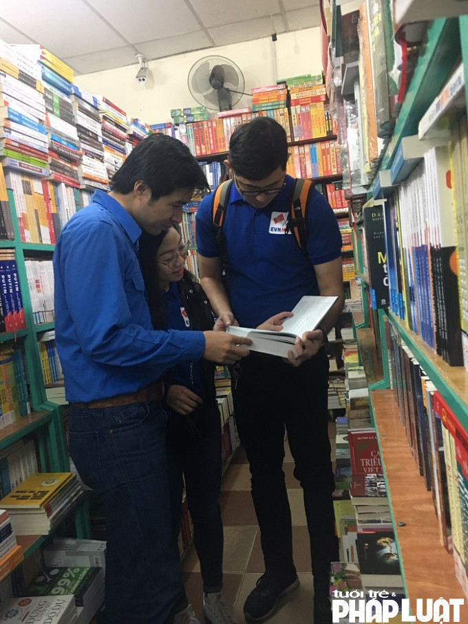 Ngoài ra, đoàn viên thanh niên EVN Hà Nội còn tìm sách cho phong trào “Mỗi tuần một cuốn sách hay, một gương điển hình được nhân rộng”.