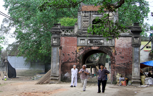 8.	Với những gì người dân Thổ Hà đã từng tự hào, việc khôi phục nghề gốm tin rằng sẽ làm phong phú sản phẩm của làng, hấp dẫn khách du lịch hơn và đem lại lợi ích cho người dân nói riêng, góp phần vào sự phát triển chung của làng Thổ Hà, xã Vân Hà, huyện Việt Yên ( Bắc Giang).