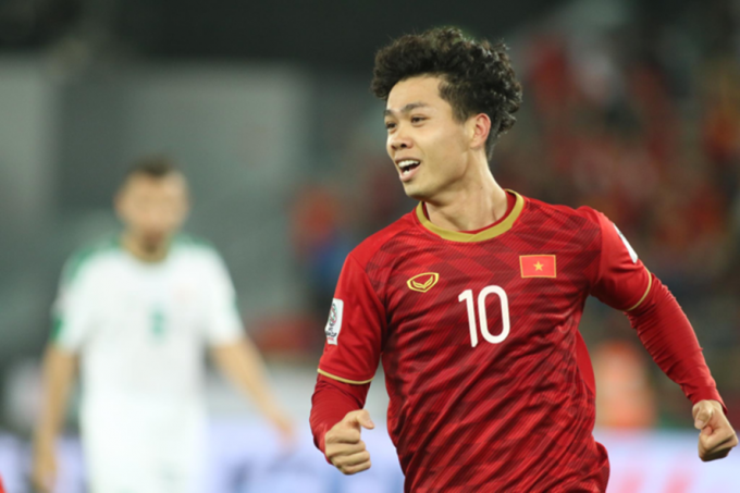 Tại trận đấu gặp Jordan vòng 1/8 Asian Cup 2019, Công Phượng đã trở lại với kiểu tóc xù mì quen thuộc.
