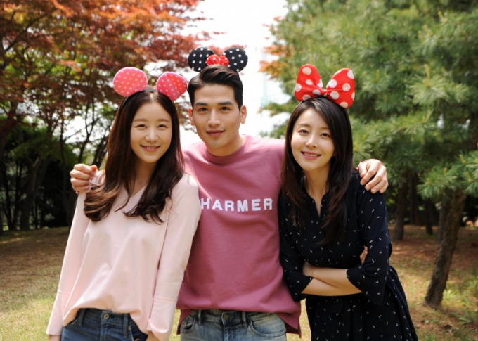 Yoo Gun (giữa) trở lại ấn tượng với vai Choi Sun Ho