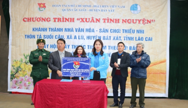 ha noi tuoi tre quan cau giay trao tang cong trinh hon 200 trieu dong tai bat xat lao cai