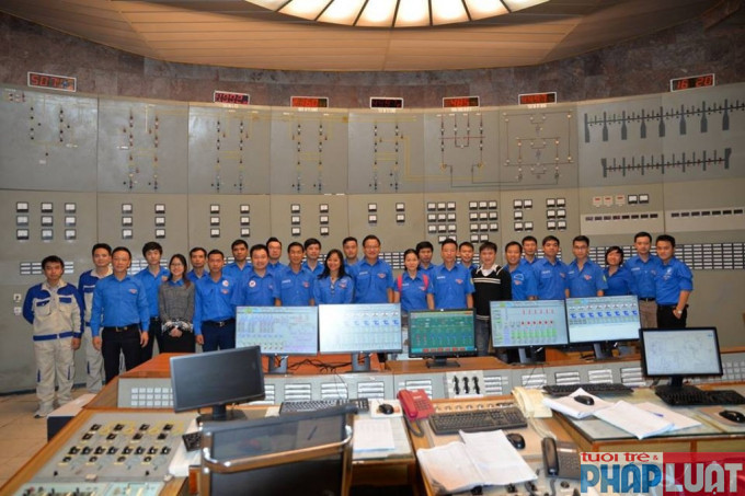 Đoàn viên thanh niên Khối Công nghiệp Hà Nội thăm Nhà máy Thủy điện Hoàn Bình - nơi các kỹ sư Viện Nghiên cứu cơ khí thực hiện dự án