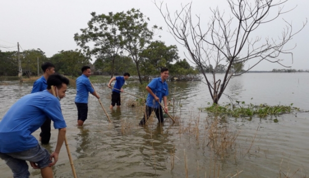 ao xanh tinh nguyen cham soc suc khoe cong dong