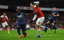 arsenal mu quy do vo doi duoi thoi solskjaer