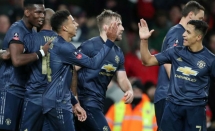man utd burnley tiep da thang hoa