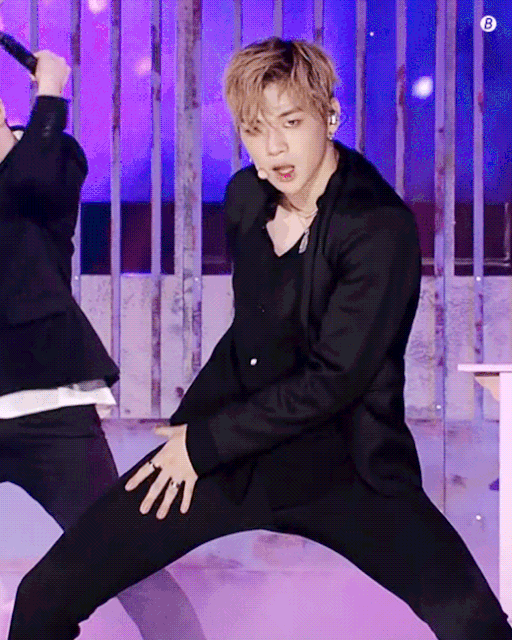 Hay vũ điệu vuốt đùi huyền thoại của Kang Daniel cũng nhanh chóng trở thành cơn sốt 