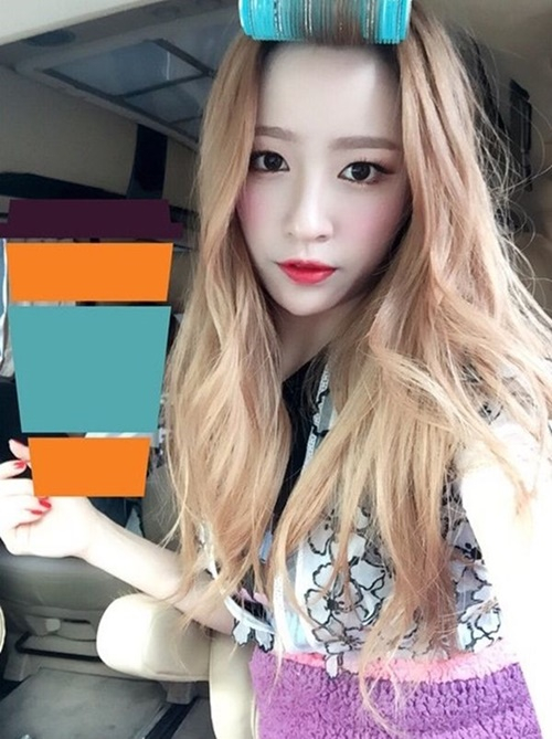 Hình ảnh Hani với chiếc lô cuốn tóc đã trở thành một cơn sốt không hề nhỏ 