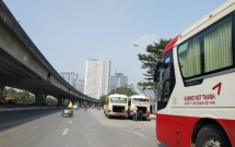 ha noi can tet o to thong dong bo ra duong don tra khach