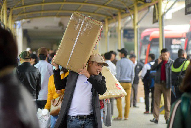 Khung cảnh trở nên rất nhộn nhịp.