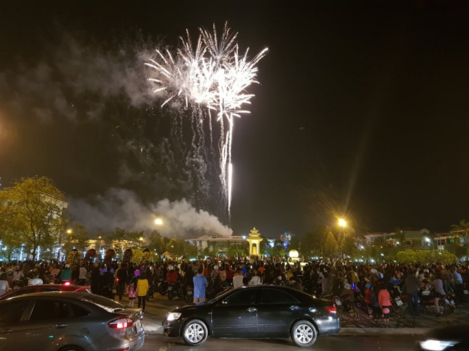 Tại thành phố Bắc Giang tổ chức 02 điểm bắn pháo hoa 2019 tầm thấp tại khu Quảng trường 3/2: Thành phố Bắc Giang tổ chức bắn lúc 21h00 (số lượng 60 giàn pháo hoa) và tỉnh tổ chức bắn lúc 24h00 (số lượng 90 giàn pháo hoa), đêm giao thừa.