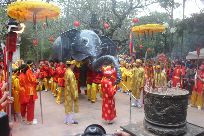 Rước voi - một trong những nghi lễ của lễ hội Gióng đền Sóc Sơn.