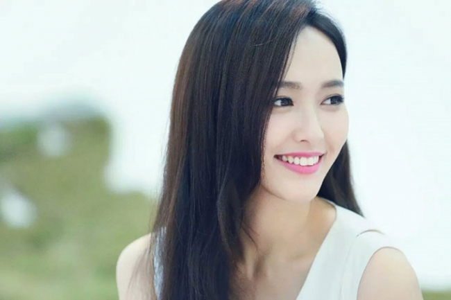 Đường Yên sinh năm 1983, là nữ diễn viên xinh đẹp và thực lực của làng giải trí Hoa ngữ.