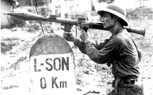 Bộ đội Việt Nam đánh trả quân Trung Quốc xâm lược tại Lạng Sơn năm 1979. Ảnh tư liệu của báo Quân đội nhân dân.