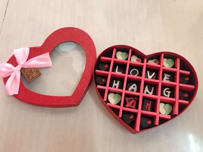 Nhiều loại socola với nhiều mẫu mã, hình thù độc đáo để phục vụ các cặp tình nhân.