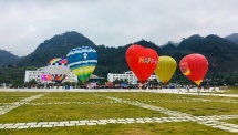 man nhan voi le hoi khinh khi cau tren cao nguyen moc chau