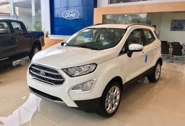 EcoSport phiên bản 1.5 AT Titanium giảm 40 triệu đồng, kéo giá bán lẻ từ 648 triệu đồng xuống còn 605-610 triệu đồng (tuỳ từng đại lý).