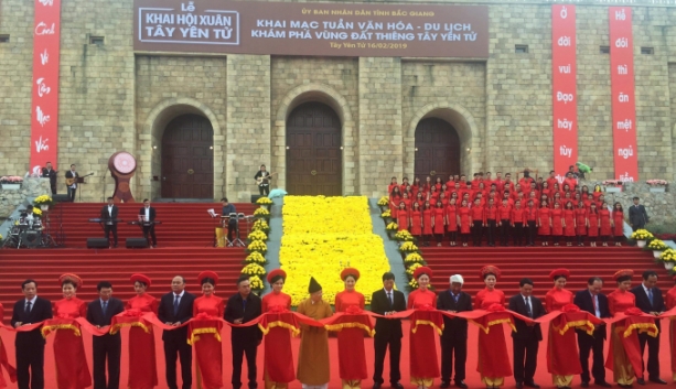 hang nghin du khach toi bac giang du hoi xuan kham pha vung dat thieng tay yen tu