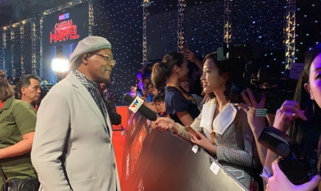 Hoa hậu Đỗ Mỹ Linh xinh đẹp phỏng vấn tài tử gạo cội Samuel L. Jackson