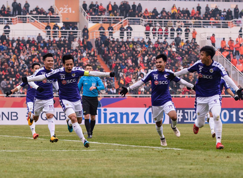 Mải mê tấn công Hà Nội FC thua ngược Shandong Luneng
