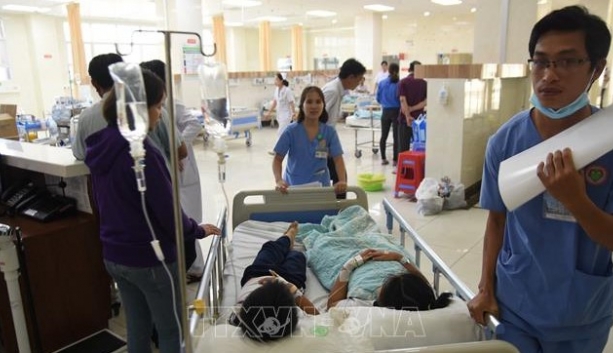 hang chuc hoc sinh nhap vien sau khi an trua tai nha co giao