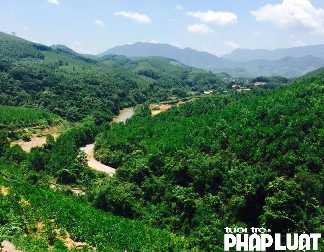 Bố con ông Phạm Văn Thắng - Chủ tịch UBND thị trấn Thanh Sơn đã trắng trợn phá gần 30 nghìn m2 rừng tự nhiên nhưng ... vẫn bình an vô sự