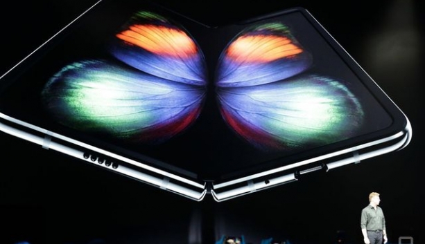 sieu dien thoai gap galaxy fold ra mat gia 46 trieu khong ban o viet nam