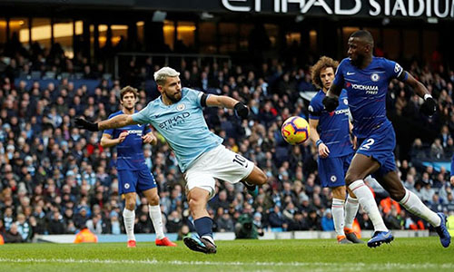 Cú hat-trick của Aguero giúp Man City đè bẹp Chelsea 6-0 cách đây hai tuần. Ảnh: Reuters.