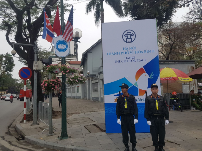 Các điểm cách khu vực khách sạn được bố trí từng top an ninh bảo vệ.