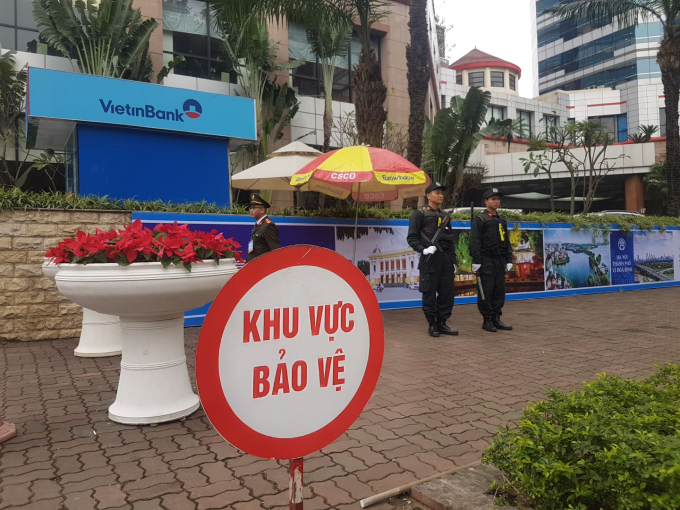 Khu vực trước khách sạn.