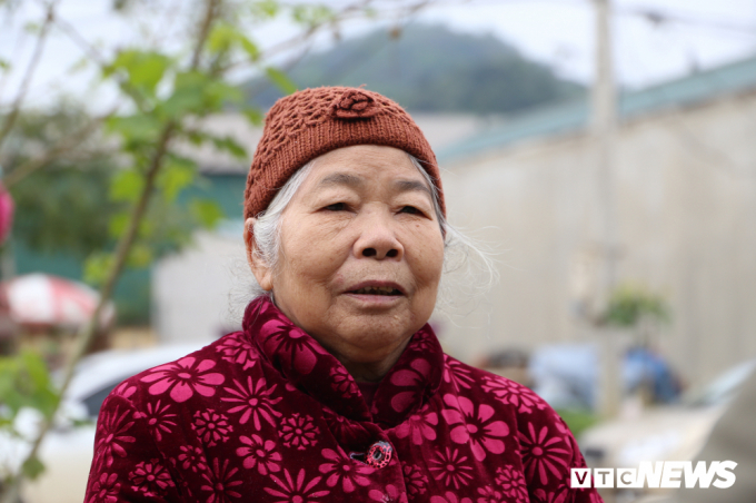 Bà Vy Thị Hà (78 tuổi, sống gần ga Đồng Đăng) cho biết chưa bao giờ bà nhìn thấy ga Đồng Đăng đẹp như bây giờ.